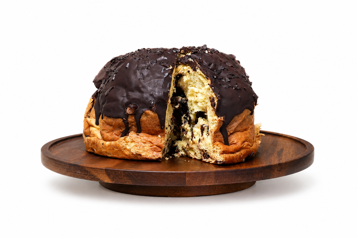 Panettone Schoko-Haselnuss mit kakaohaltiger Fettglasur, angeschnitten